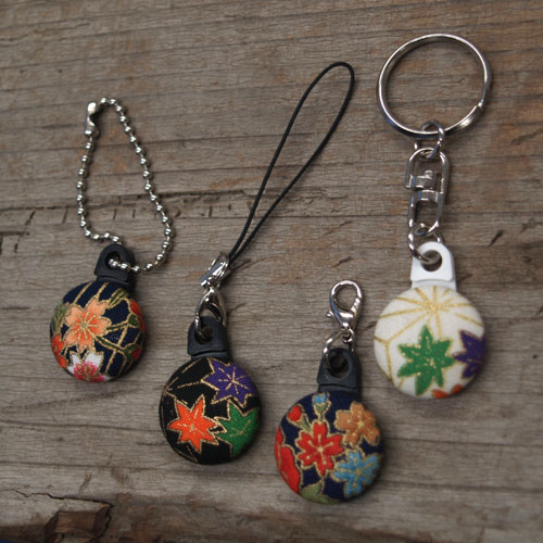 くるみボタンストラップ